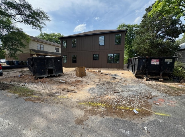 Building Photo - 816 Shull St