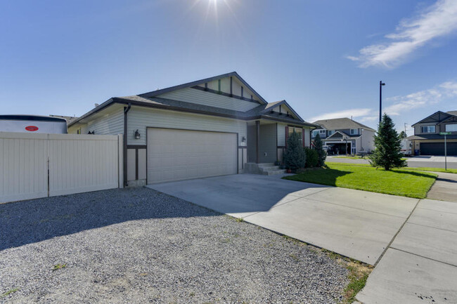 Building Photo - 7268 N Fairborne Ln