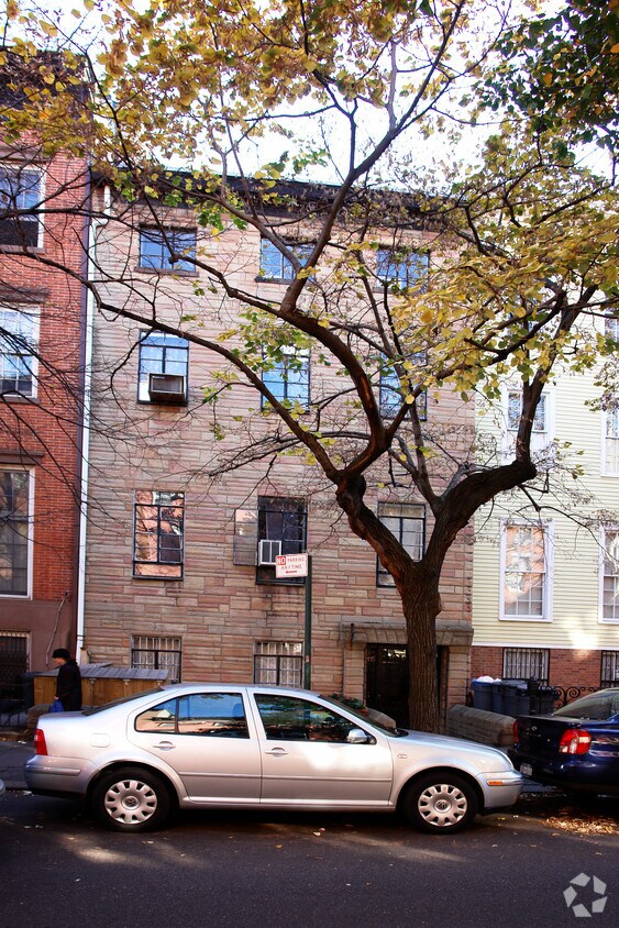 Primary Photo - 135 Henry St