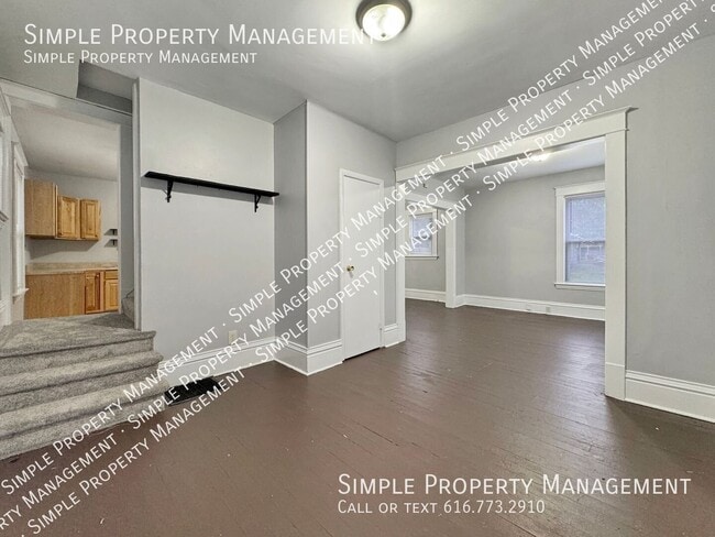 Building Photo - 851 Dayton St SW