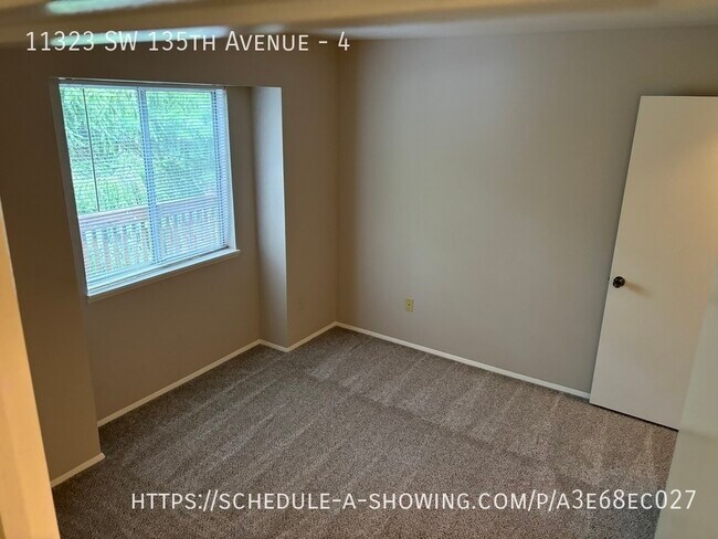 Foto del edificio - 3BD 2BA 1200 sqft w/ GARAGE, WD hook up, w...