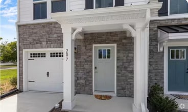 Building Photo - 207 Falcon Ave