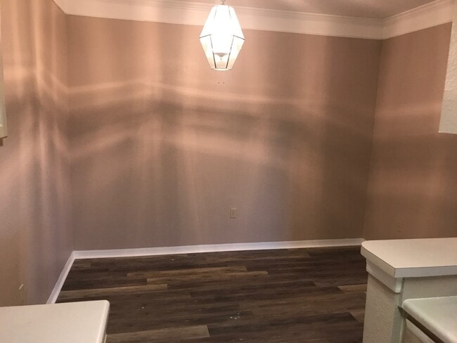 Building Photo - ** 1 bed/1 bath Condo in Royal Greens at G...