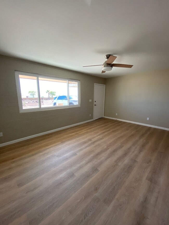 Living - 482 Monaco Ln