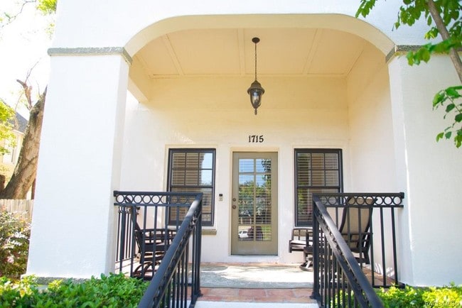Building Photo - 1715 W Watrous Ave