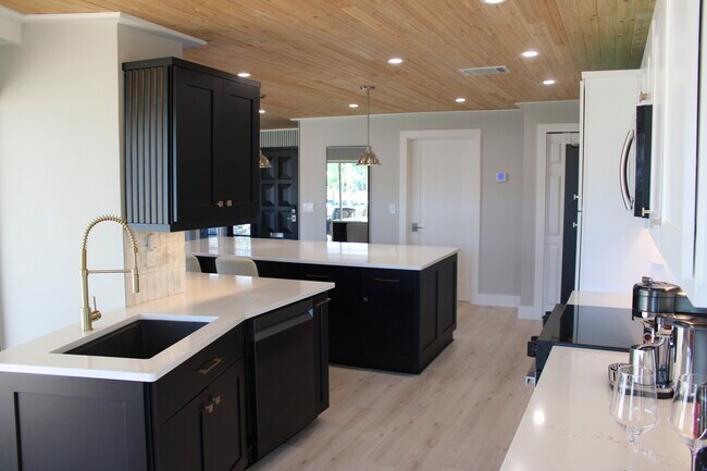 Foto del edificio - 229 Palm Is NW