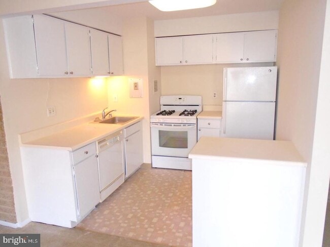 Building Photo - 4415 Briarwood Ct N