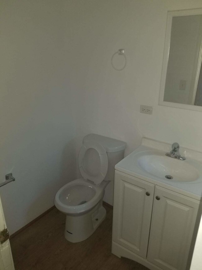 Bathroom - 1720 S Racine Ave