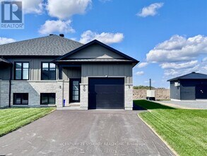 Building Photo - 89 Helen St