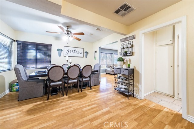 Foto del edificio - 7237 Sterling Ave