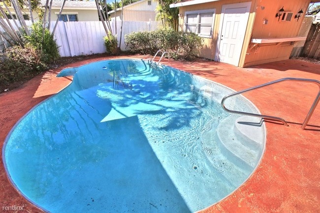 Building Photo - 1411 W Duval St