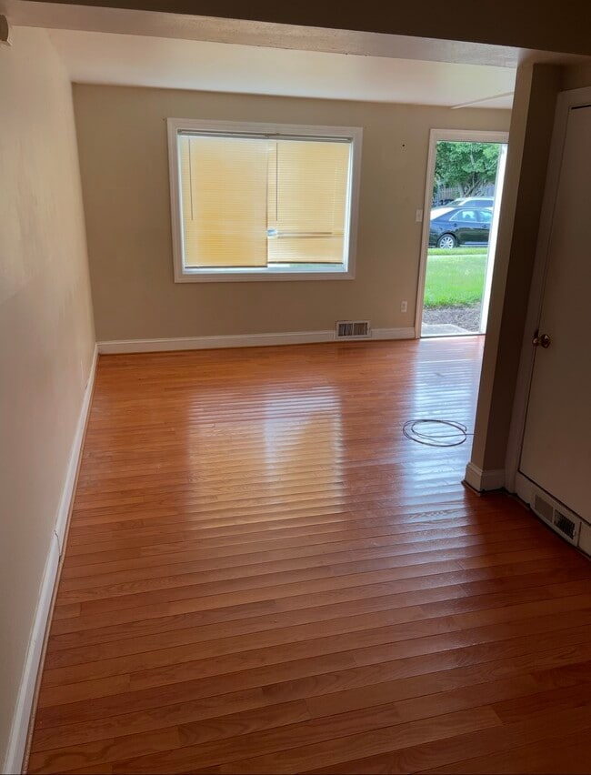 Building Photo - 2513 Colebrooke Dr