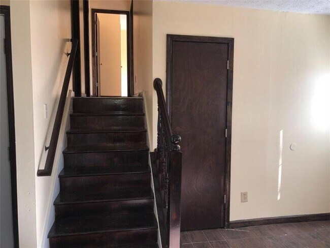 Building Photo - 3102 Del Monico Dr
