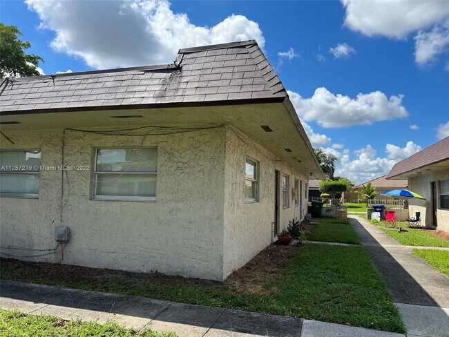 Foto del edificio - 5205 NW 23rd St