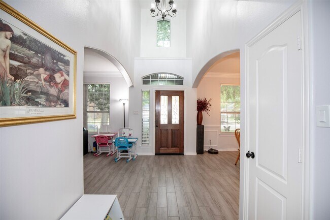 Foto del edificio - 601 Canyon Crest Dr