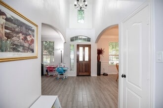 Building Photo - 601 Canyon Crest Dr