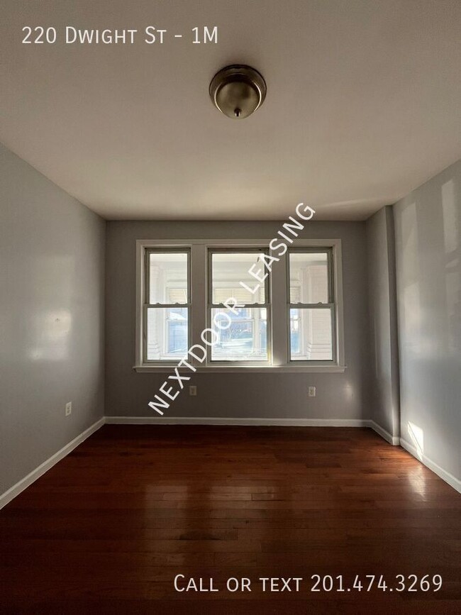 Foto del edificio - 220 Dwight St