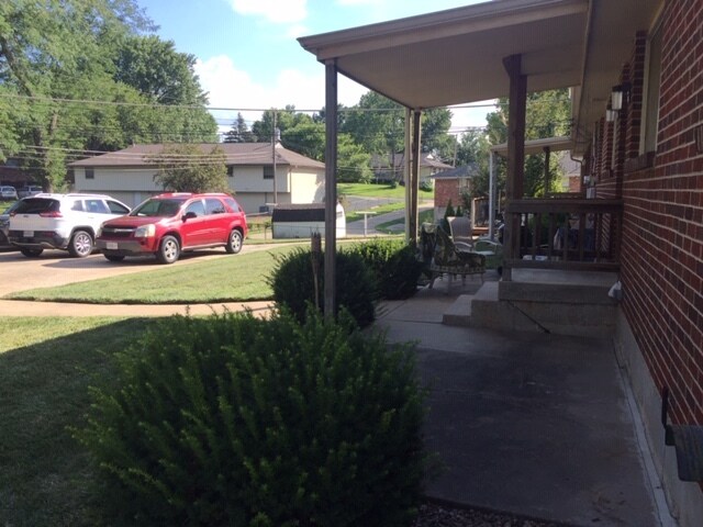 Patio de la unidad 1. - 12601 Blue Ridge Ext