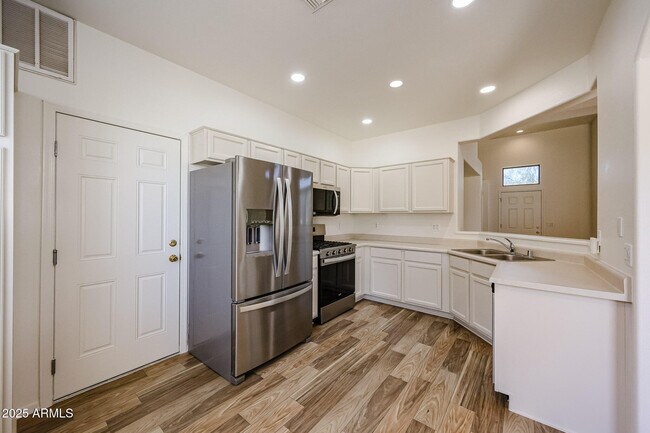 Foto del edificio - 4112 E Barwick Dr