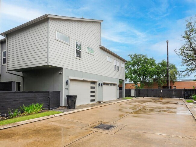 Foto del edificio - 7706 Jack Oak Ave