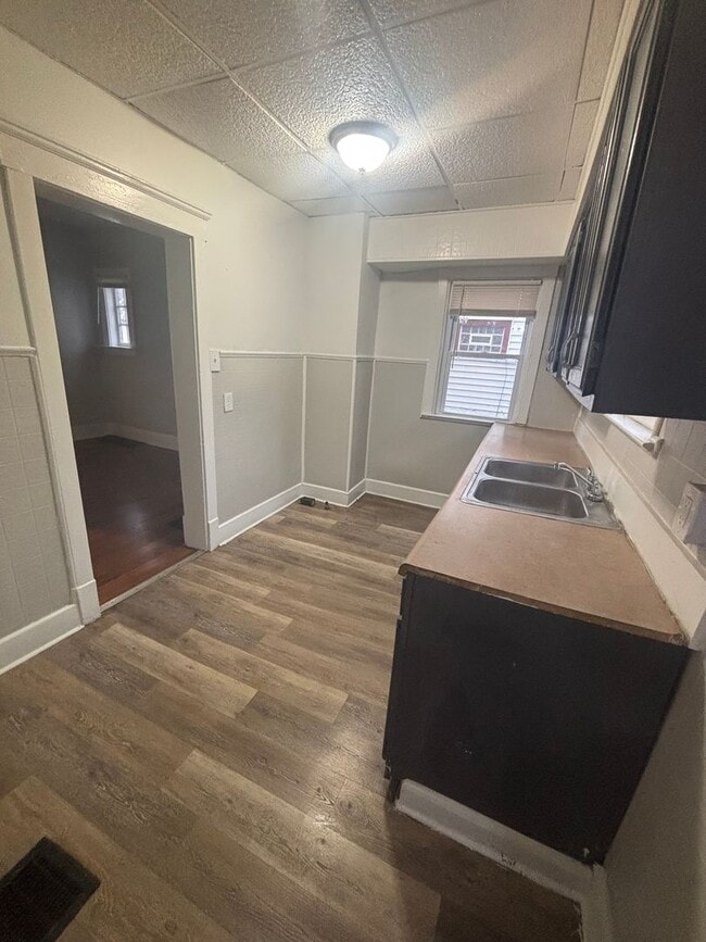 Building Photo - Cleveland East Side Single