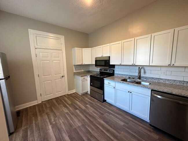 Foto del edificio - Beautiful Lower Unit in Duplex on Marcum Park Downtown!!!!