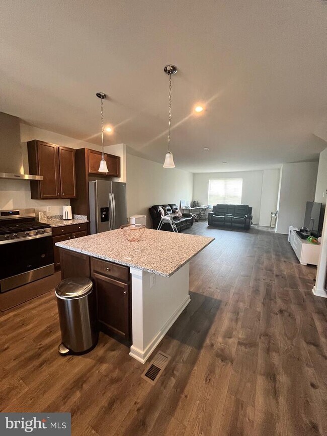 Building Photo - 608 Cherryview Dr