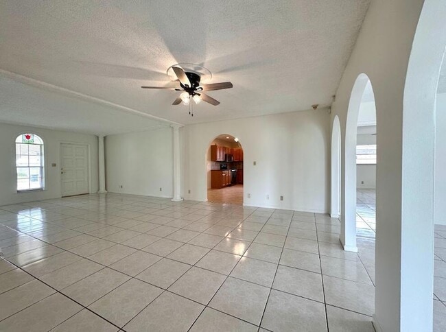 Foto del edificio - 1292 Essex Dr
