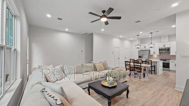 Building Photo - 6423 Highland Pine Ln