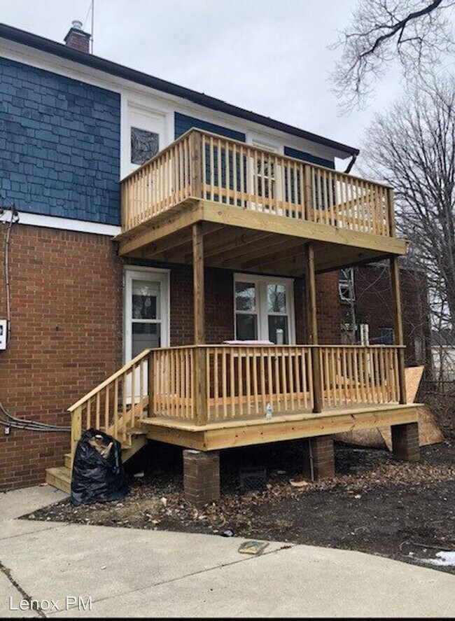 Building Photo - 5572 3 Mile Dr