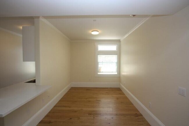 Building Photo - bedroom in San Francisco CA 94110