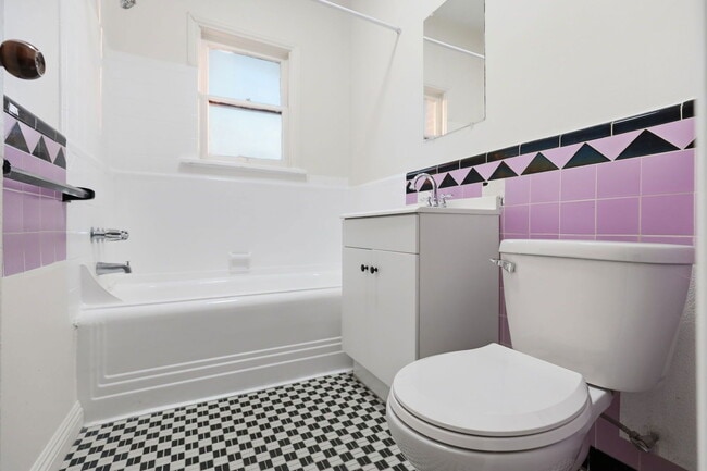 Building Photo - 724 S Mariposa Ave