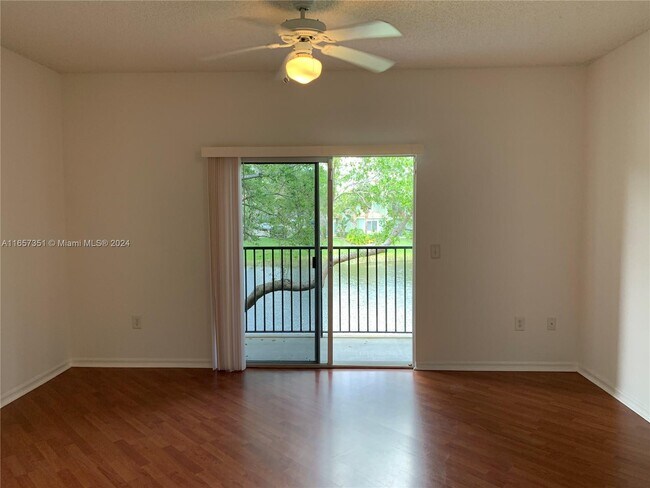 Foto del edificio - 210 Crestwood Cir