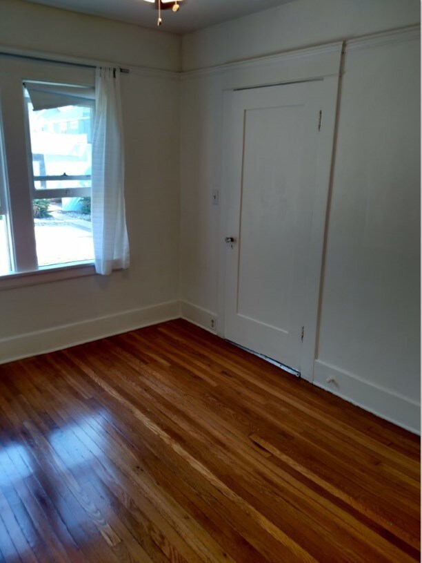 Building Photo - 865 C Ave