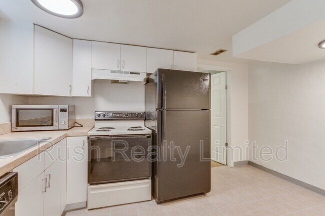 Building Photo - 3703 S Sherman St