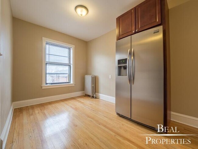 Building Photo - 1 bedroom in CHICAGO IL 60625