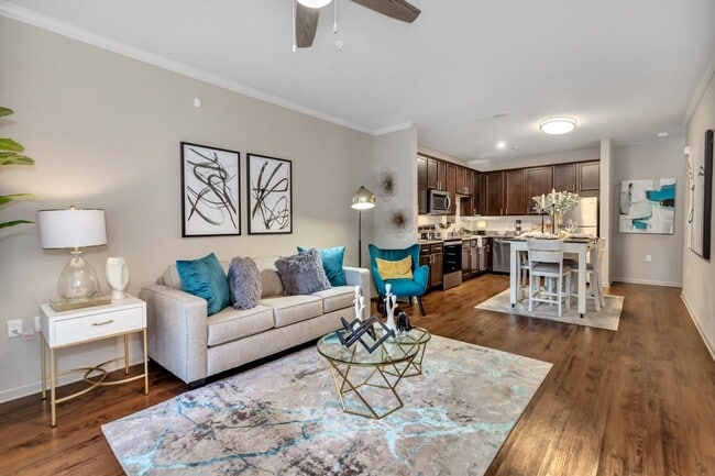 Sala de estar y cocina - Providence Place Apartments
