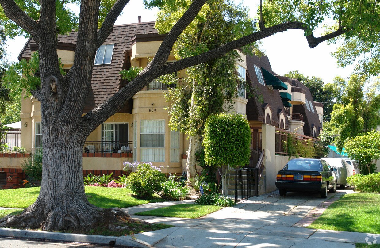 Primary Photo - 604 W Wilson Ave