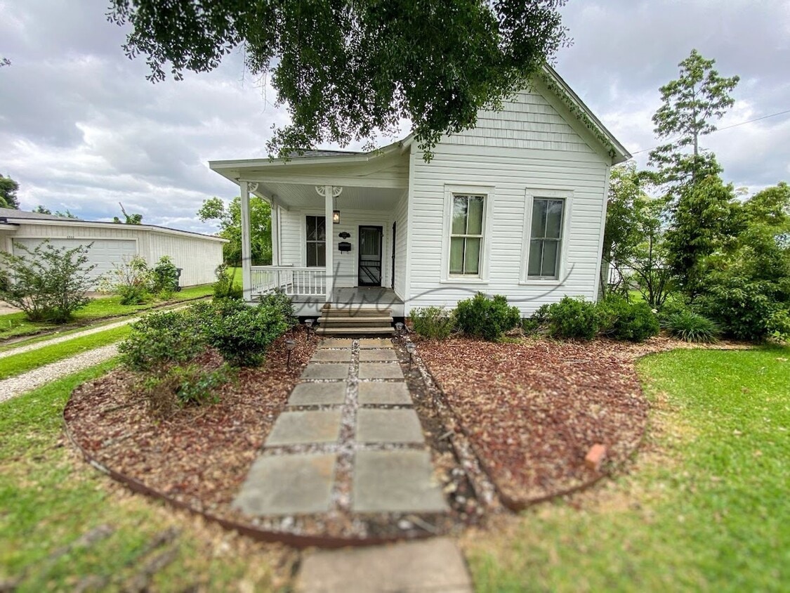 Primary Photo - Charming Cottage-Style 1-Bedroom – Bright,...