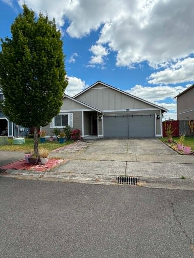 Building Photo - 16651 Greenleaf Ave SE