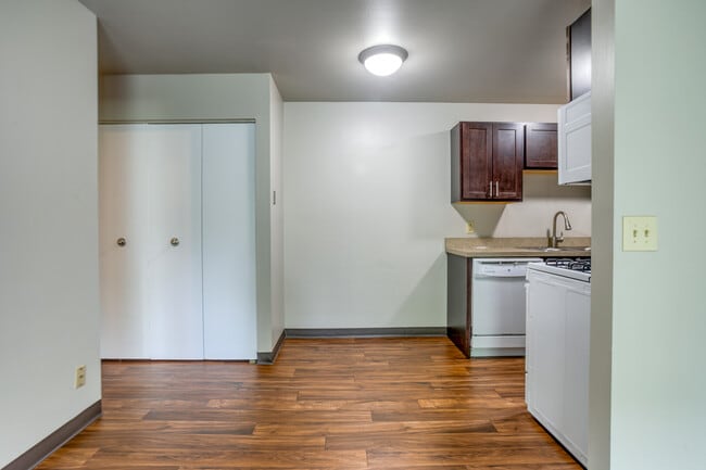 Building Photo - Richmond Hills Apartments