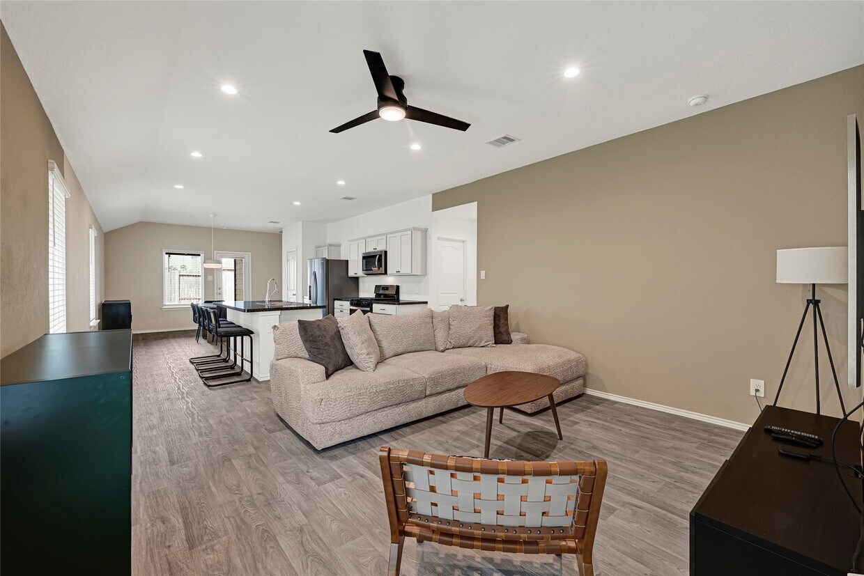 Foto principal - 24323 Elmwood Falls Dr