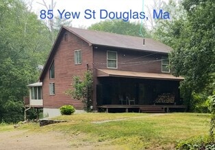 Building Photo - 85 Yew St