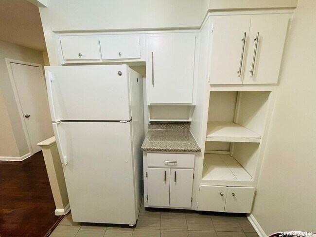 Foto del edificio - 686 E 78th St