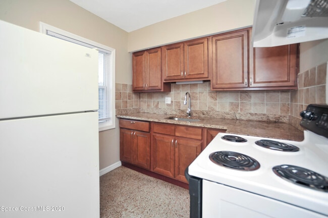 Building Photo - 1420 Avocado Ave