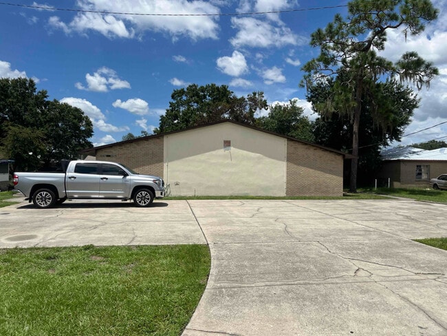 Building Photo - 3067 St Paul Dr