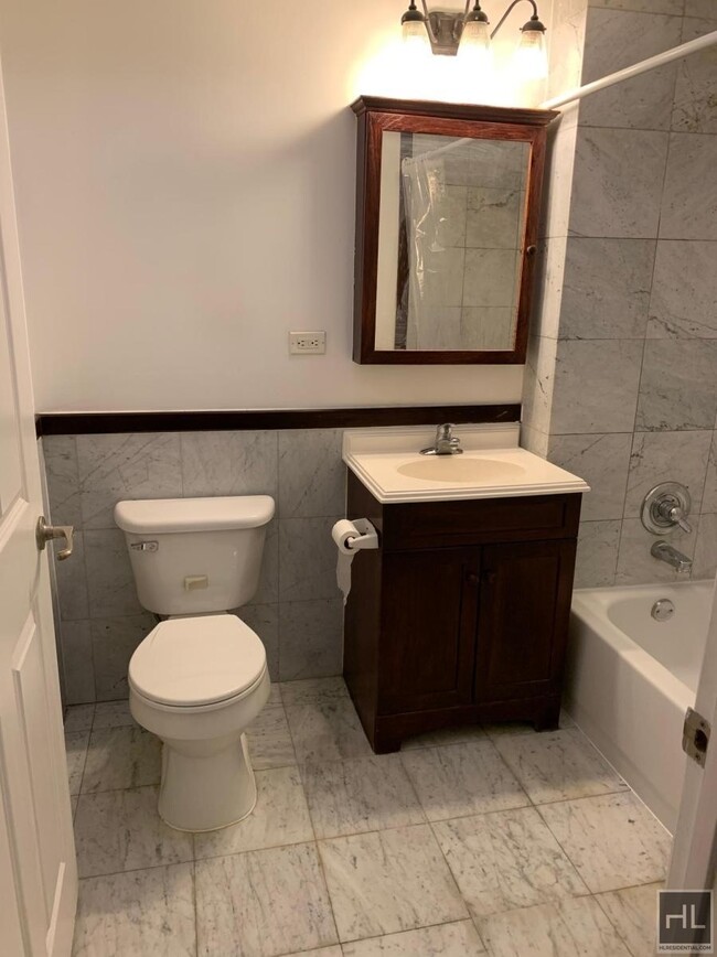 Foto del edificio - Amazing 1 bed 1 bath JACKSON HEIGHTS!!!