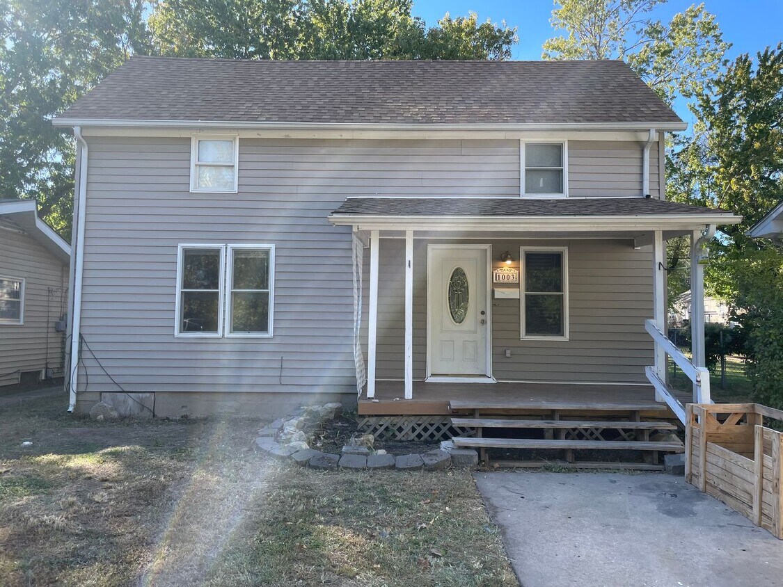 Primary Photo - Charming and Spacious Rental Home in El Do...