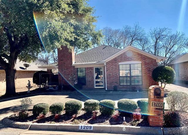 Foto principal - 1209 Meadow Ridge Dr