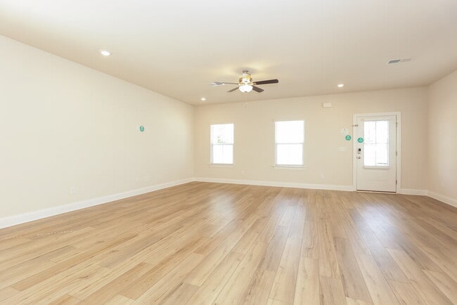 Foto del edificio - 7402 Blue Gable Rd